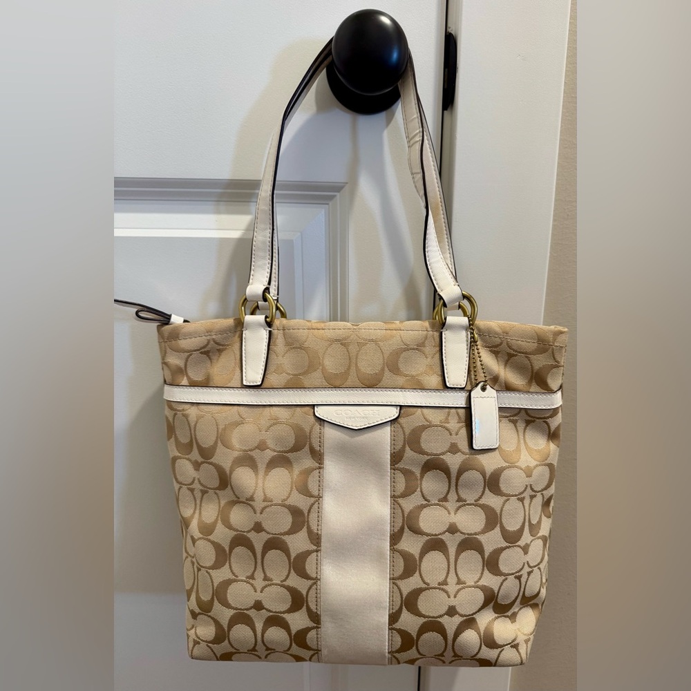 Coach Beige and‎ White Jaquard Signature C Tote #C1405-F28504